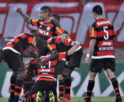 Guerrero mata o jogo, Flamengo  passa pelo Náutico e avança às oitavas