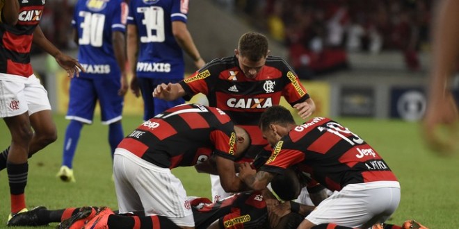Flamengo engata a quinta, vence Cruzeiro no Maracanã e entra no G-4